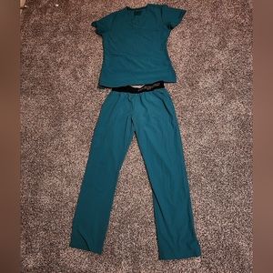 Sketches scrub set size medium